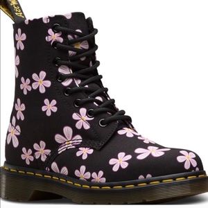 NWOB Dr Martin Meadow Flower Canvas Boots